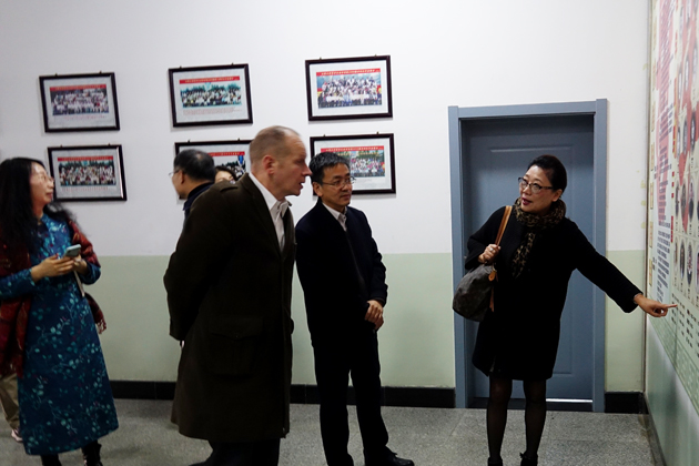 2112553c9b564aef97ae80bbc616df22.jpg web4.jpg