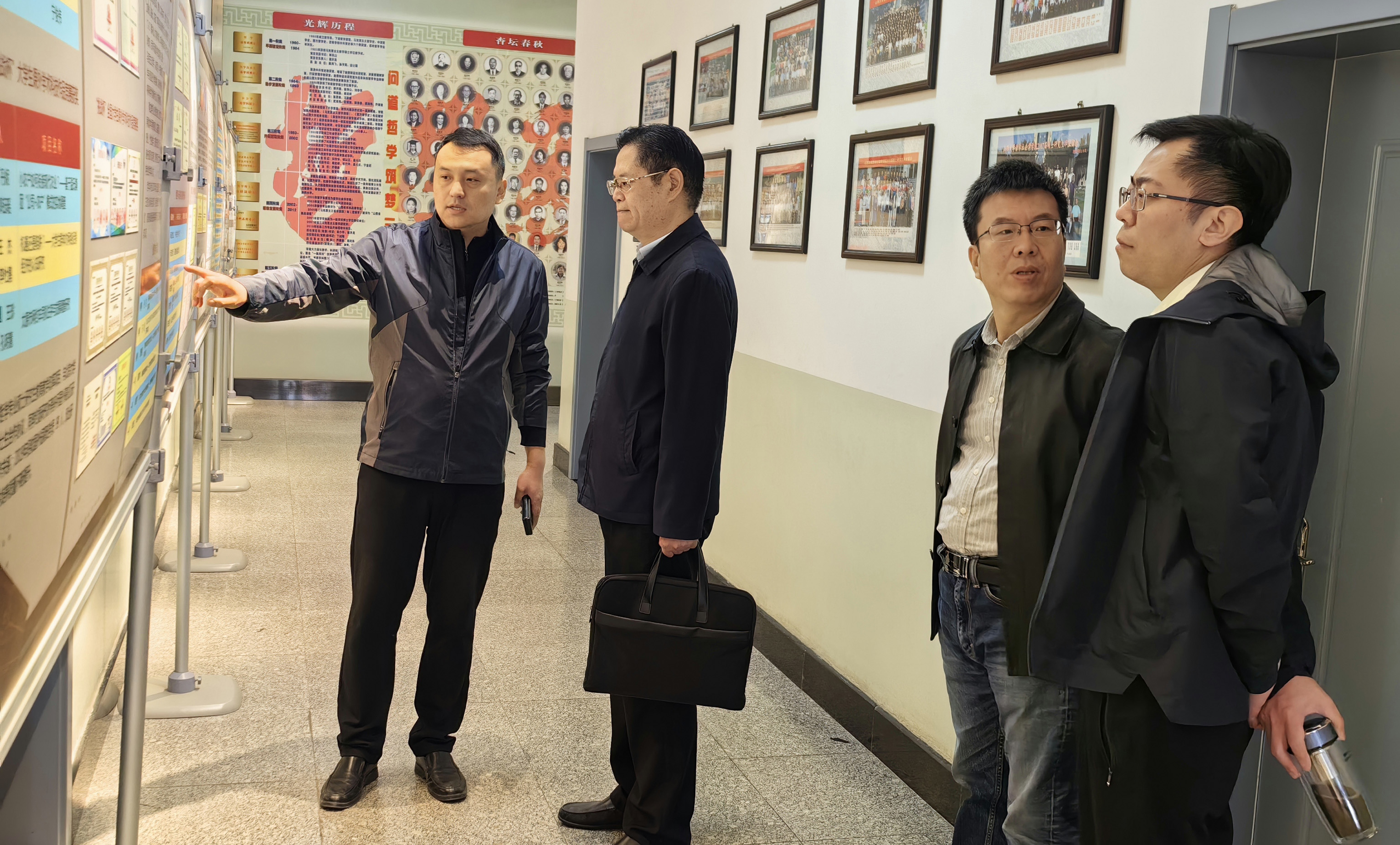 b7e3a8c27758411eab46a414da4cbfc2.jpg b7e3a8c27758411eab46a414da4cbfc2.jpg